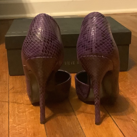Steve Madden Newbee Purple Snake Print Pump - Picture 5 of 7
